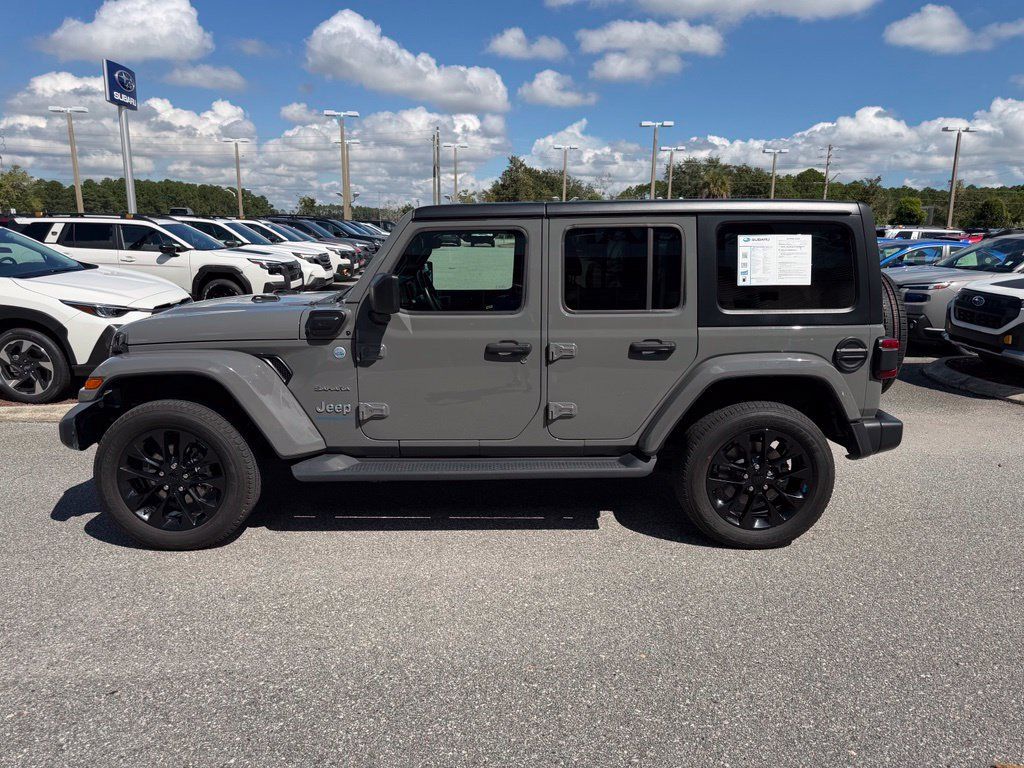 Used 2023 Jeep Wrangler Unlimited Sahara w/ Cold Weather Group AWD/4WD image 11