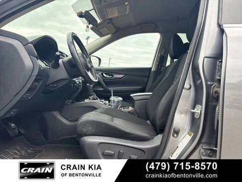 Used 2018 Nissan Rogue SV AWD/4WD image 12