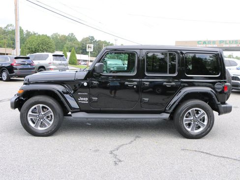 Used 2022 Jeep Wrangler Unlimited Sahara AWD/4WD image 2