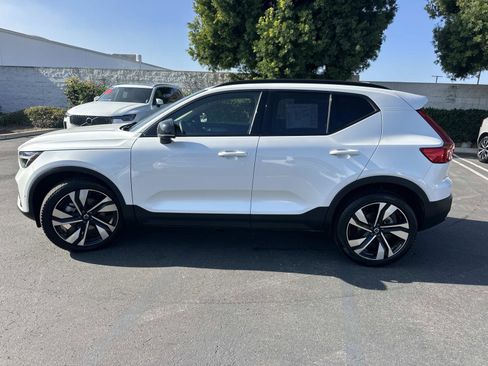 Certified 2025 Volvo XC40 B5 Plus image 7