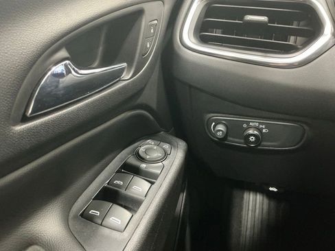 Used 2020 Chevrolet Equinox LT image 16