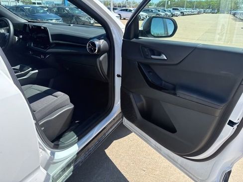 Used 2025 Chevrolet Equinox LT image 23