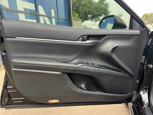 Used 2020 Toyota Camry XSE FWD image 21
