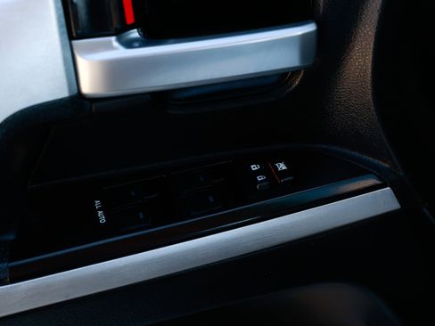 Used 2017 Toyota Land Cruiser image 54