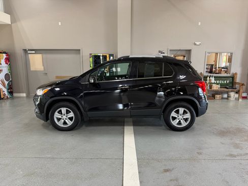 Used 2020 Chevrolet Trax LT w/ LT Convenience Package AWD/4WD image 1