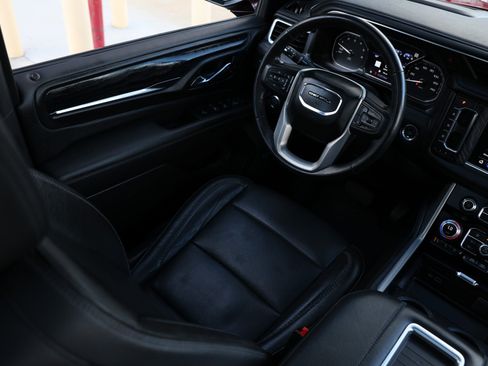 Used 2021 GMC Yukon Denali w/ Denali Premium Package image 25