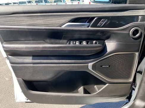 Used 2024 Jeep Wagoneer Series II w/ Flexible Seating Group image 39