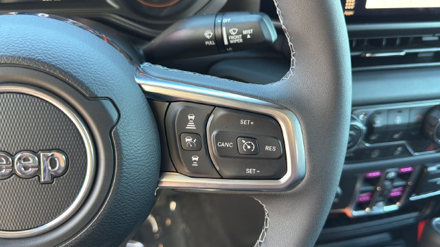 Used 2026 Jeep Wrangler Unlimited Sahara AWD/4WD image 25