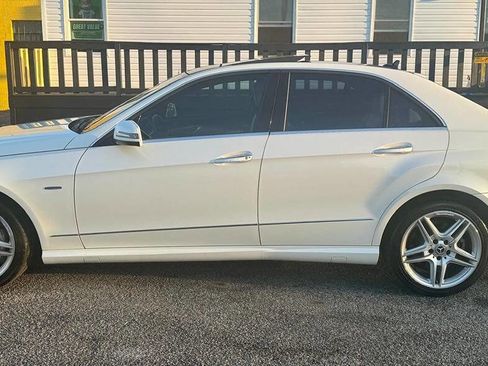 Used 2012 Mercedes-Benz E 550 4MATIC Sedan image 4