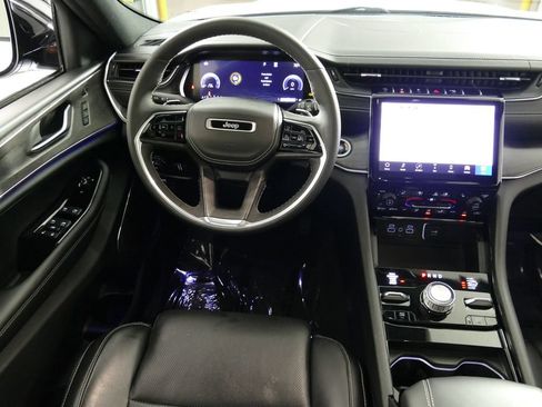 Used 2023 Jeep Grand Cherokee Overland w/ Luxury Tech Group IV AWD/4WD image 27