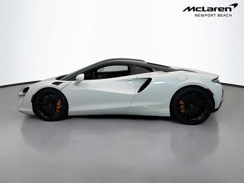 Used 2025 McLaren Artura RWD image 4