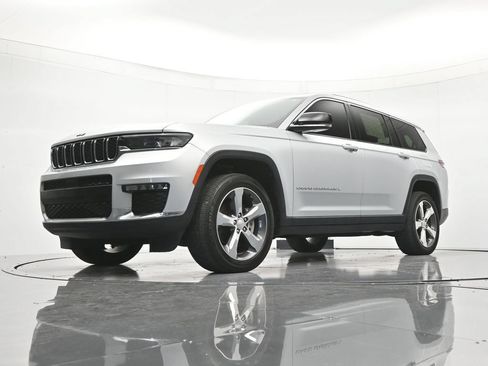 Used 2021 Jeep Grand Cherokee L Limited RWD image 40