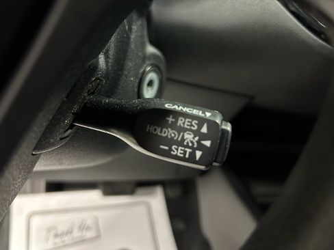 Used 2020 Toyota C-HR LE FWD image 13