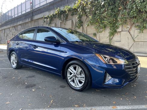 Used 2020 Hyundai Elantra SEL image 2