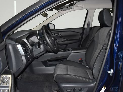 Used 2025 Nissan Rogue SV AWD/4WD image 33
