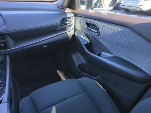 Used 2023 Nissan Rogue S image 17