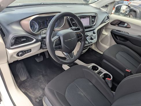 Used 2022 Chrysler Voyager LX FWD image 14
