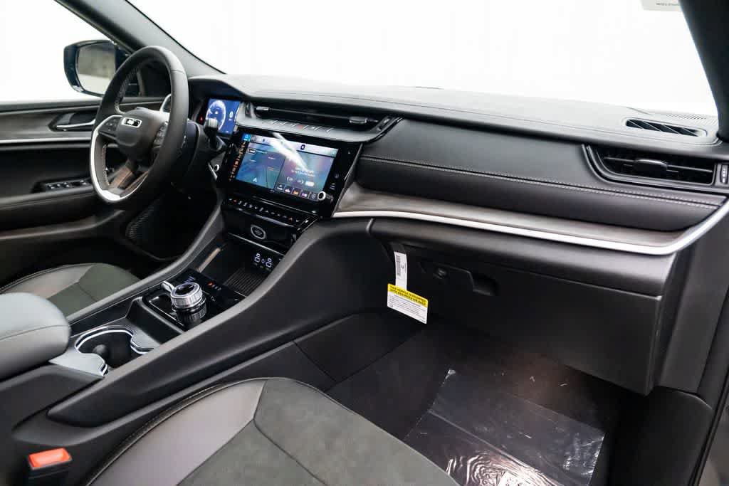 New 2026 Jeep Grand Cherokee Altitude AWD/4WD image 30