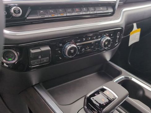 New 2026 GMC Sierra 1500 SLT image 23