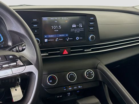 Used 2025 Hyundai Elantra SE image 18