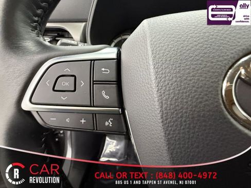 Used 2021 Toyota Highlander LE image 21