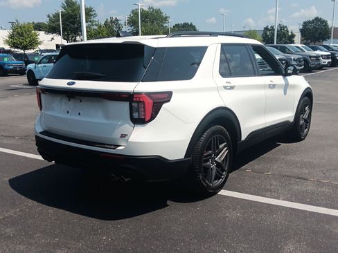 Used 2025 Ford Explorer ST AWD/4WD image 5