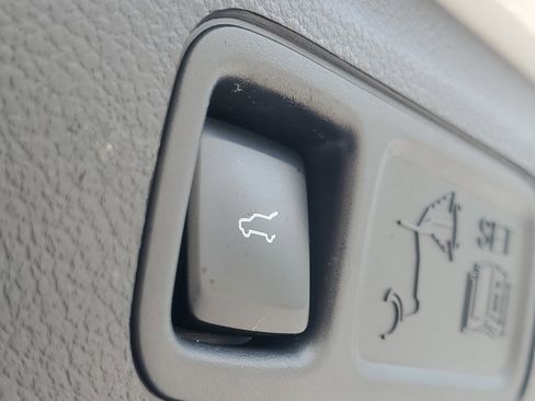 Used 2023 Ford Expedition XLT image 9