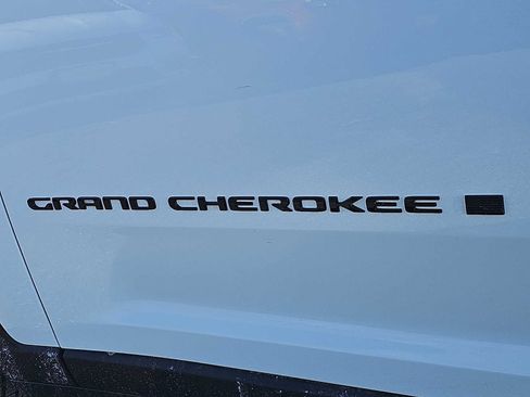 New 2026 Jeep Grand Cherokee Limited image 21