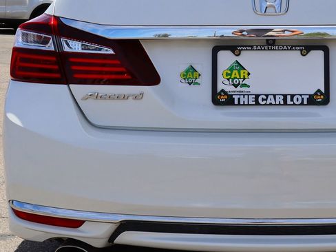 Used 2017 Honda Accord EX-L image 19