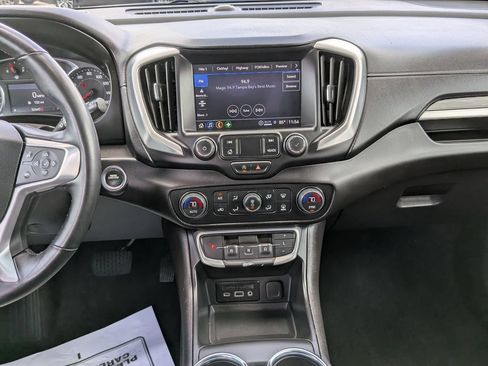 Used 2024 GMC Terrain SLT FWD image 17