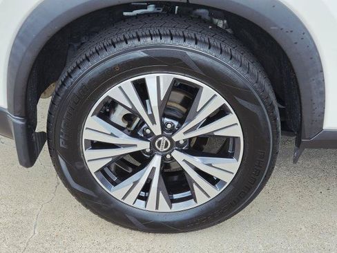 Certified 2021 Nissan Rogue SV w/ Premium Package FWD image 11