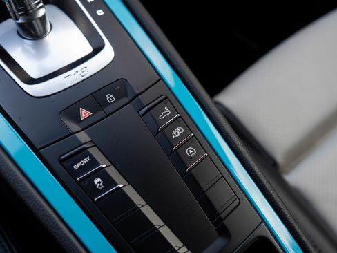 Used 2020 Porsche 718 Cayman image 19