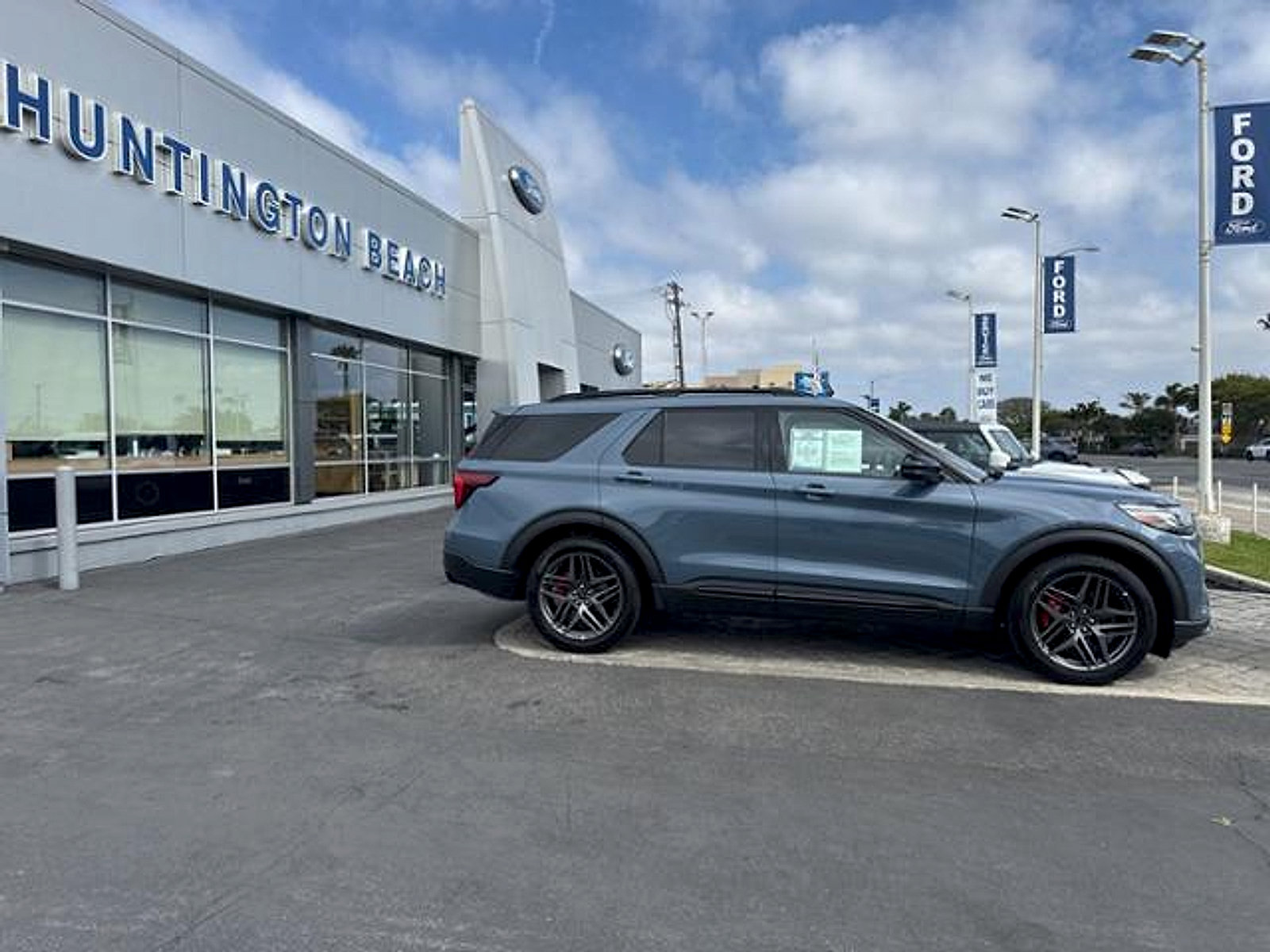 Used 2025 Ford Explorer ST w/ Sun And Sound Package AWD/4WD image 3