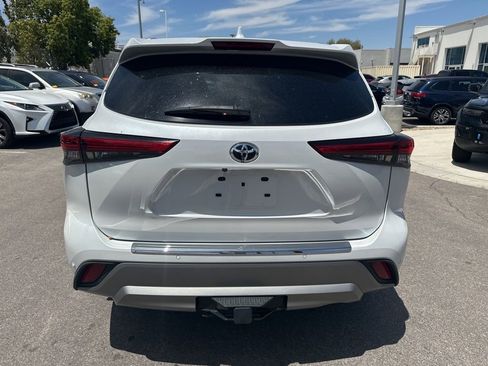 Used 2022 Toyota Highlander Platinum FWD image 7