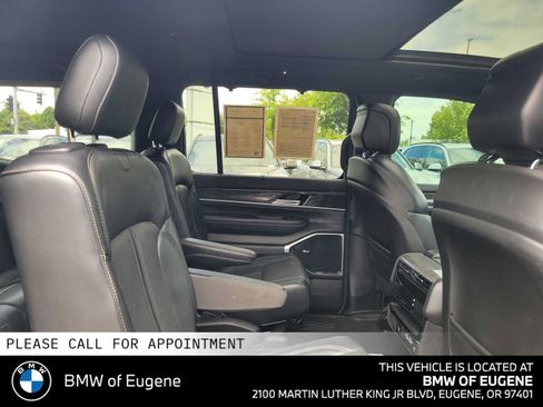 Used 2022 Jeep Wagoneer Series III w/ Premium Group I AWD/4WD image 15