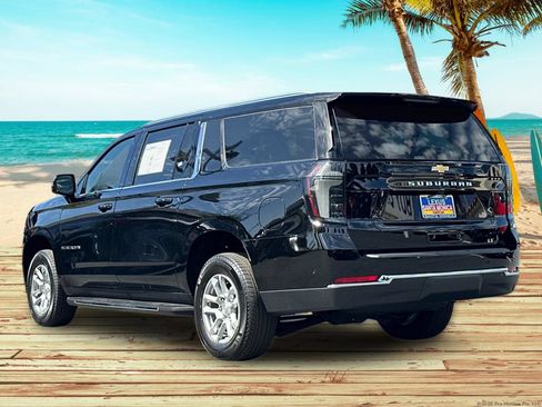 Used 2026 Chevrolet Suburban LT w/ Comfort Package RWD image 4