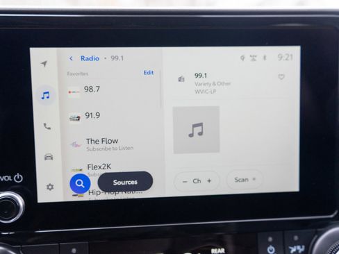 Used 2025 Toyota Highlander XLE image 17