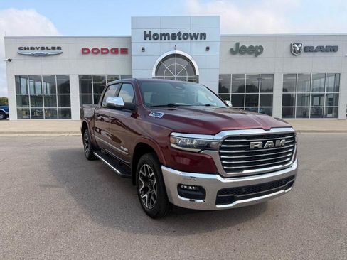 Used 2025 RAM 1500 Laramie AWD/4WD image 1