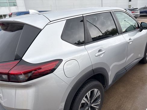 Used 2022 Nissan Rogue SV image 5