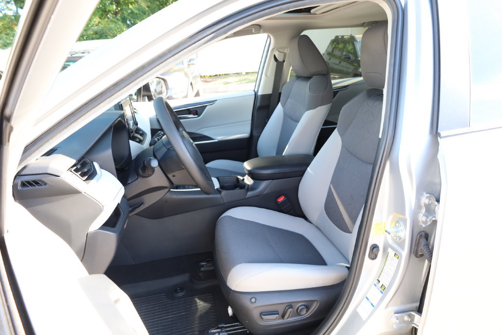 Used 2021 Toyota RAV4 XLE w/ Convenience Package AWD/4WD image 9