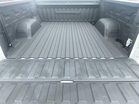 Used 2023 GMC Sierra 1500 Denali w/ Denali Reserve Package AWD/4WD image 9