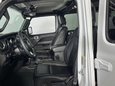 Used 2023 Jeep Wrangler Unlimited Sahara w/ Cold Weather Group image 19