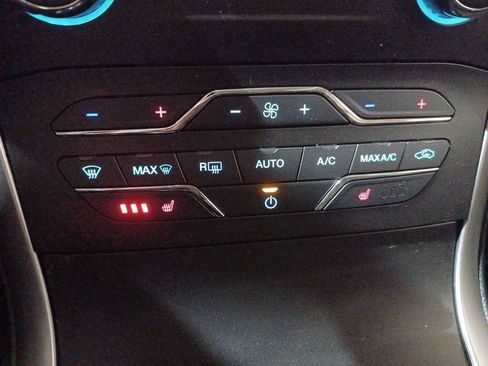 Used 2020 Ford Edge SEL w/ Convenience Package image 17