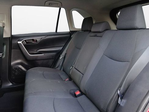 Used 2020 Toyota RAV4 LE FWD image 22