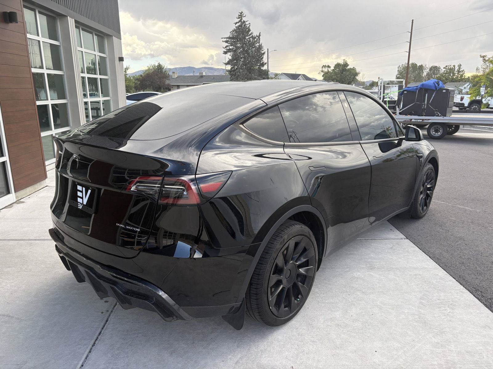 Used 2024 Tesla Model Y Long Range AWD/4WD image 8