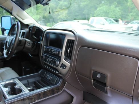 Used 2015 GMC Sierra 2500 Denali w/ Duramax Plus Package AWD/4WD image 22