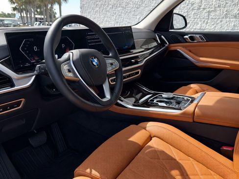 Used 2024 BMW X7 xDrive40i image 2