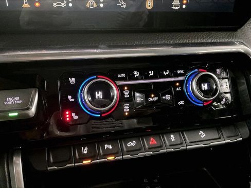 Used 2024 GMC Sierra 2500 Denali image 18