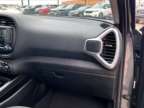 Certified 2025 Kia Soul S image 17