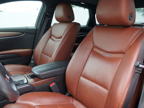 Used 2016 Cadillac XTS Premium image 18